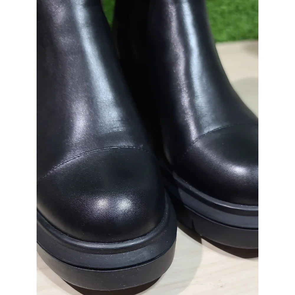 Stuart Weitzman Norah Chelsea Boots - Black / US 10